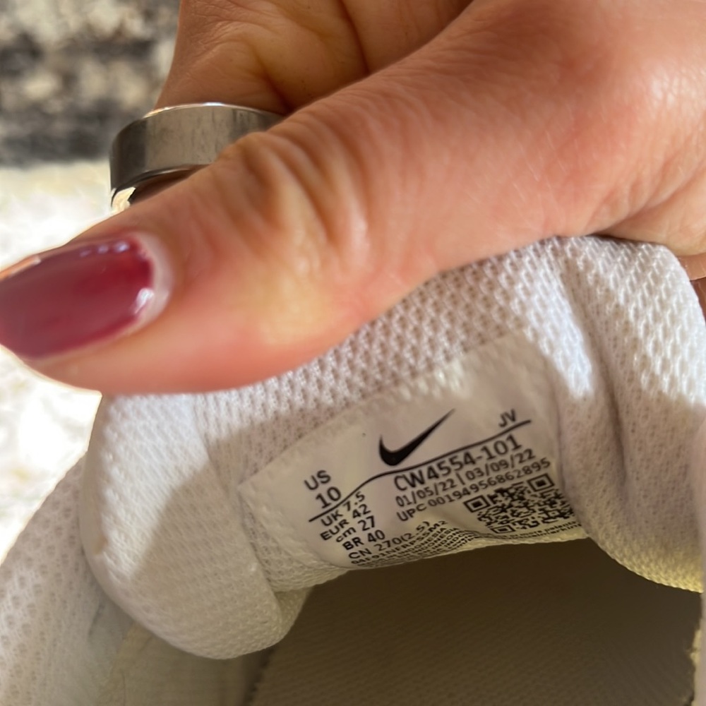Nike SE - Picture 3 of 5